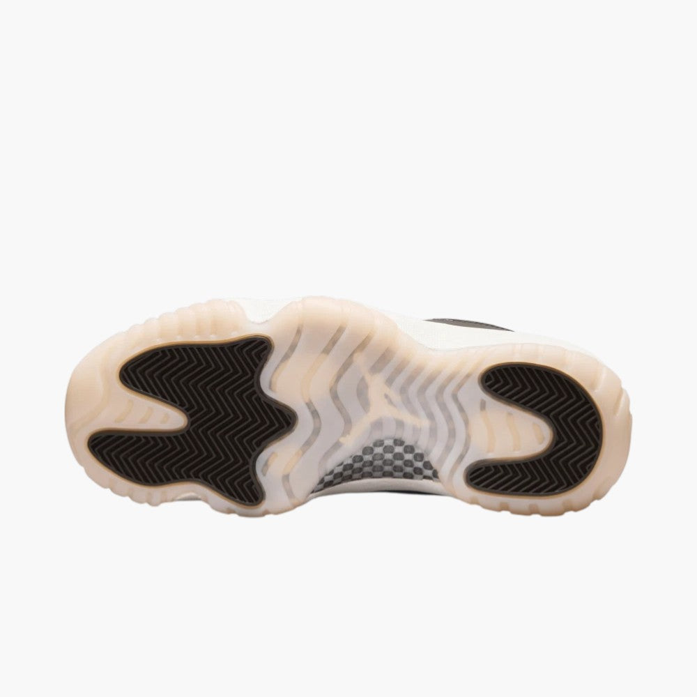 Jordan 11 Retro WMNS Neapolitan