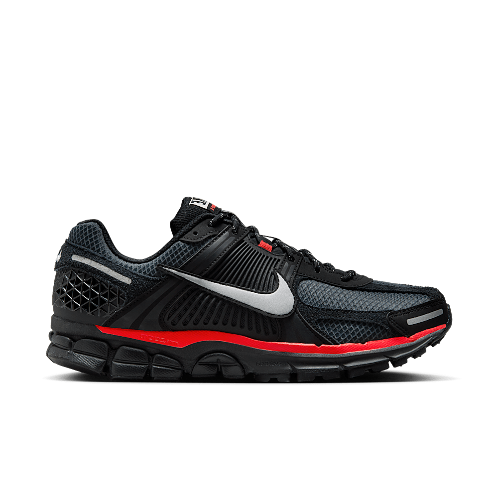 Nike Zoom Vomero 5 Noir Métallisé Rouge Université